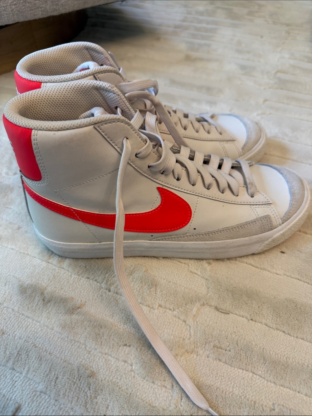 Nike Kids White High-Top Sneakers with Red Swoosh - Picture 1 of 4